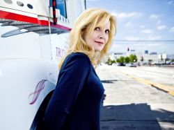 Фото №1 Сильви Вартан