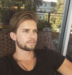 Фото №1 Дрю Ван Экер