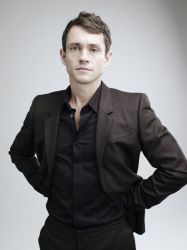 Фото №2 Хью Дэнси