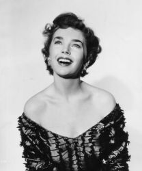 Фото №1 Доун Аддамс