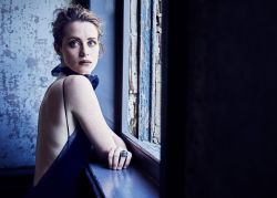 Фото №2 Клер Фой