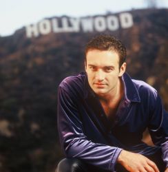 Фото №2 Джулиан МакМэхон