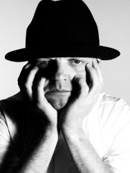 Фото №2 Тоби Джонс