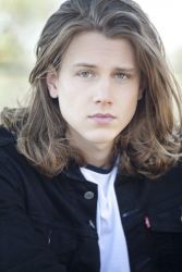 Фото №2 Алекс Саксон