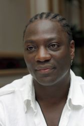 Фото №1 Адевале Акинойе-Агбаже