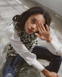 Фото №1 Лора Хэрриер