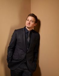 Фото №1 Джереми Реннер