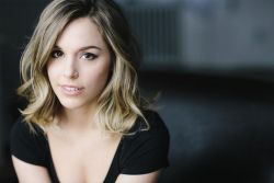 Фото №1 Элиз Гэтьен