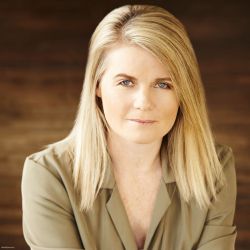 Фото №1 Джули С. Шеппард