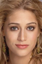 Фото №1 Лиззи Каплан