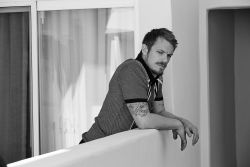 Фото №1 Юэль Киннаман