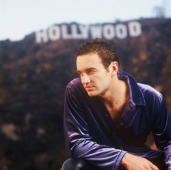 Фото №1 Джулиан МакМэхон