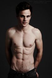 Фото №2 Эллан Хайд