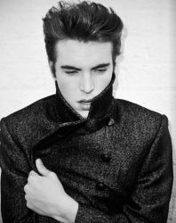 Фото №1 Том Хьюз Фото №1 Том Хьюз