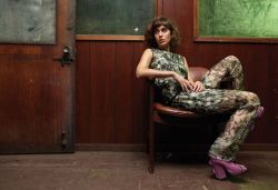 Фото №2 Лиззи Каплан