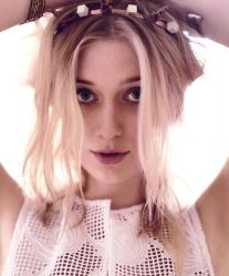 Фото №2 Элизабет Дебики