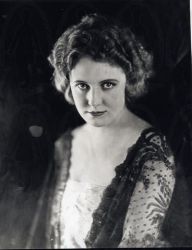 Фото №2 Эдна Первиэнс