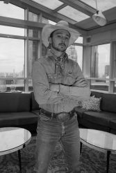 Фото №2 Брэйди Жандро