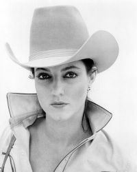 Фото №2 Мэдолин Смит-Осборн