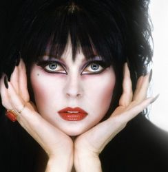 Фото №1 Кассандра Петерсон