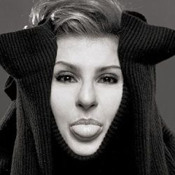 Фото №1 Ниа Вардалос