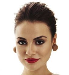 Фото №2 Седа Гювен