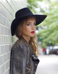 Фото №2 Дженни Пеллисер