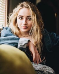 Фото №1 Сабрина Карпентер