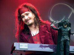 Фото №1 Туомас Холопайнен