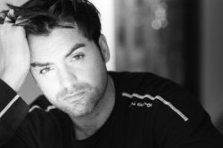 Фото №1 Кори Лардж