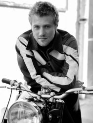 Фото №2 Джонни Флинн