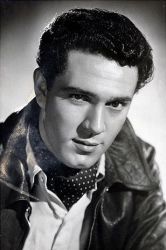 Фото №1 Кирон Мур