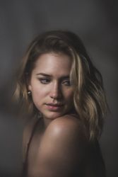 Фото №1 Элизабет Лэил