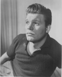 Фото №1 Невилл Брэнд