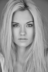 Фото №2 Лора Джеймс