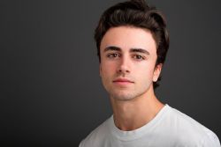 Фото №1 Итзан Эскамилья