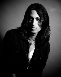 Фото №2 Майлз Санто