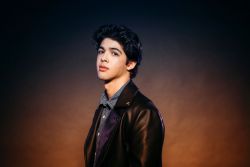 Фото №1 Люка Ориел