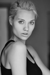 Фото №1 Лора Джеймс