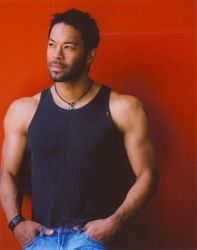 Фото №2 Роуг Джонстон