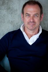 Фото №2 Йен Джеймс Корлетт