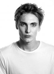 Фото №2 Имон Фэррен